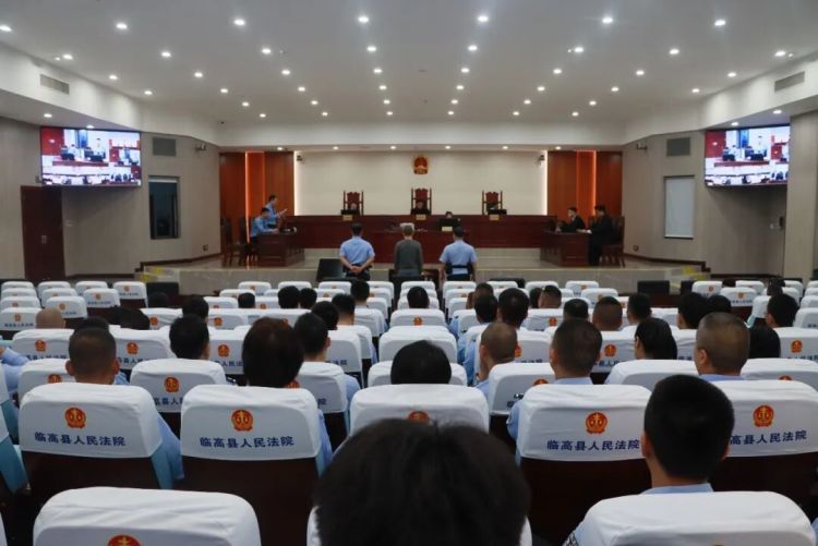 虚列支出骗取公款超百万元，派出所民警陆某公开受审