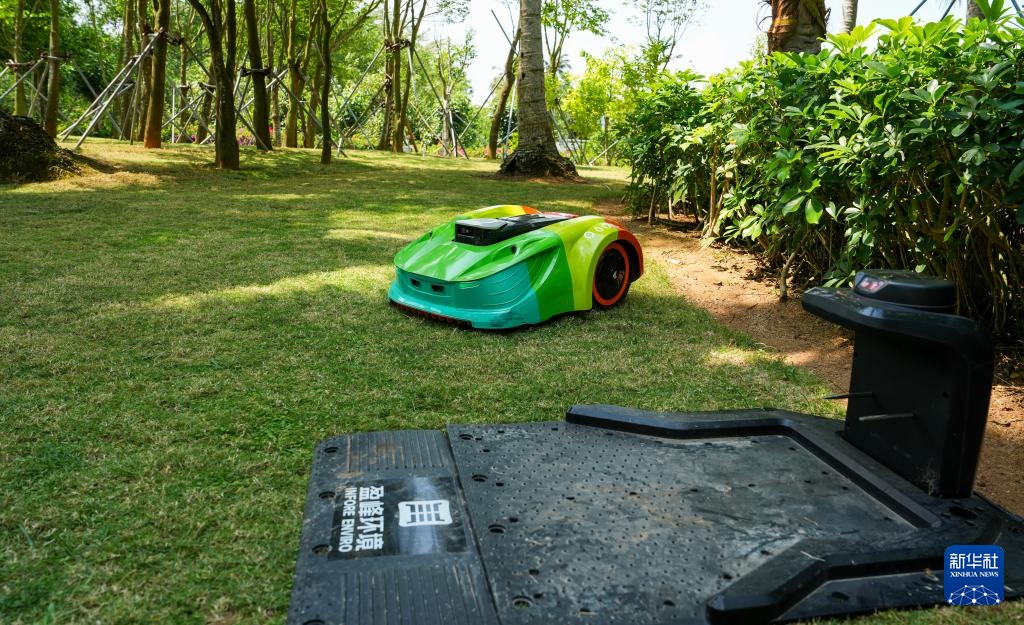 智能机器人赋能博鳌盛会