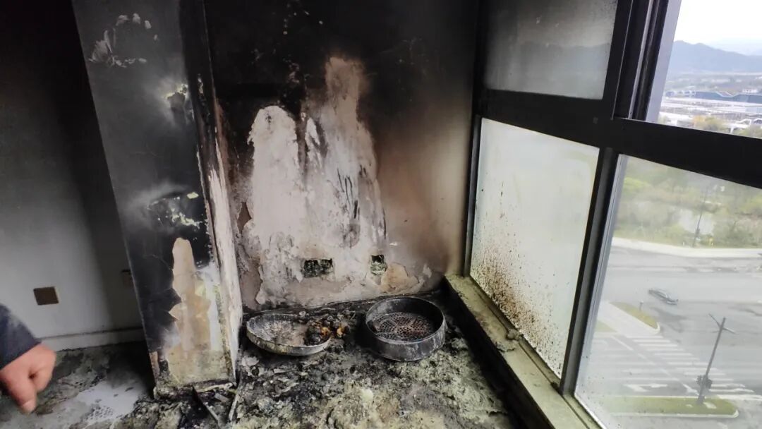 女子一觉睡醒发现床边围满消防员,原来是一笼包子“闯祸”了 女子一觉睡醒发现床边围满消防员,原来是一笼包子“闯祸”了