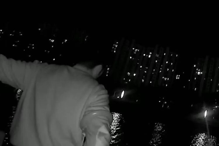 女子负气离家出走,“有水流,她在河流附近!” 细心民警从通话背景声察觉到风险…… 女子负气离家出走,“有水流,她在河流附近!” 细心民警从通话背景声察觉到风险……