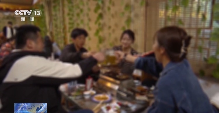 “朋友”聚餐是假、同伙碰瓷是真 警方揭露酒局背后的敲诈陷阱 “朋友”聚餐是假、同伙碰瓷是真 警方揭露酒局背后的敲诈陷阱