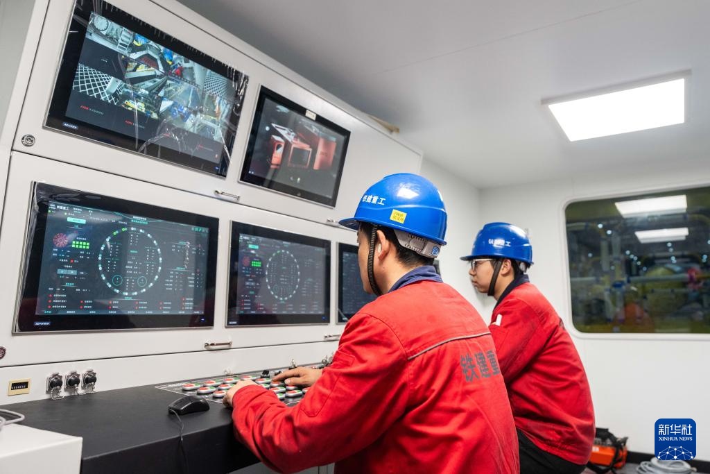 长沙：出口意大利铁路项目掘进机下线