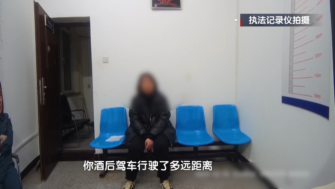 北京一辆轿车撞飞9片护栏后四轮朝天翻倒在地!法院判了! 北京一辆轿车撞飞9片护栏后四轮朝天翻倒在地!法院判了!