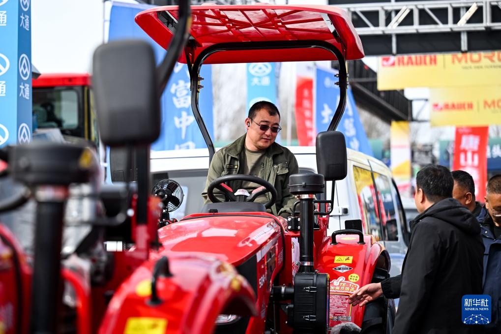 呼和浩特:农博会上人气旺 呼和浩特:农博会上人气旺