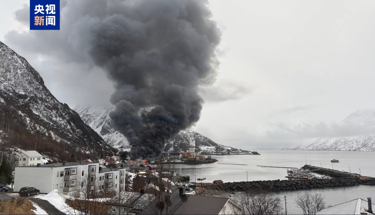 挪威一加油站发生火灾并引发爆炸 约800人被疏散