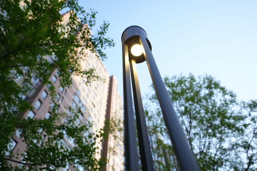 北京胡同里,悄悄多了些“新东西”?电箱穿新衣、路灯有“翅膀”…… 北京胡同里,悄悄多了些“新东西”?电箱穿新衣、路灯有“翅膀”……