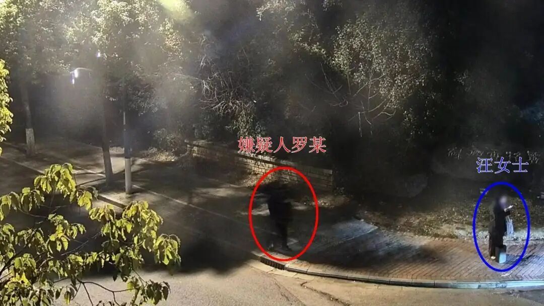 阿姨在K歌软件谈网恋,约线下见面,来的竟是不满14岁少年?警方披露详情→ 阿姨在K歌软件谈网恋,约线下见面,来的竟是不满14岁少年?警方披露详情→