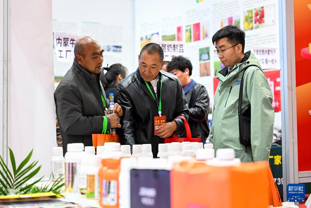 呼和浩特:农博会上人气旺 呼和浩特:农博会上人气旺