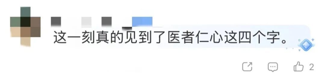 蹲地给患者讲病情的军医，找到了！