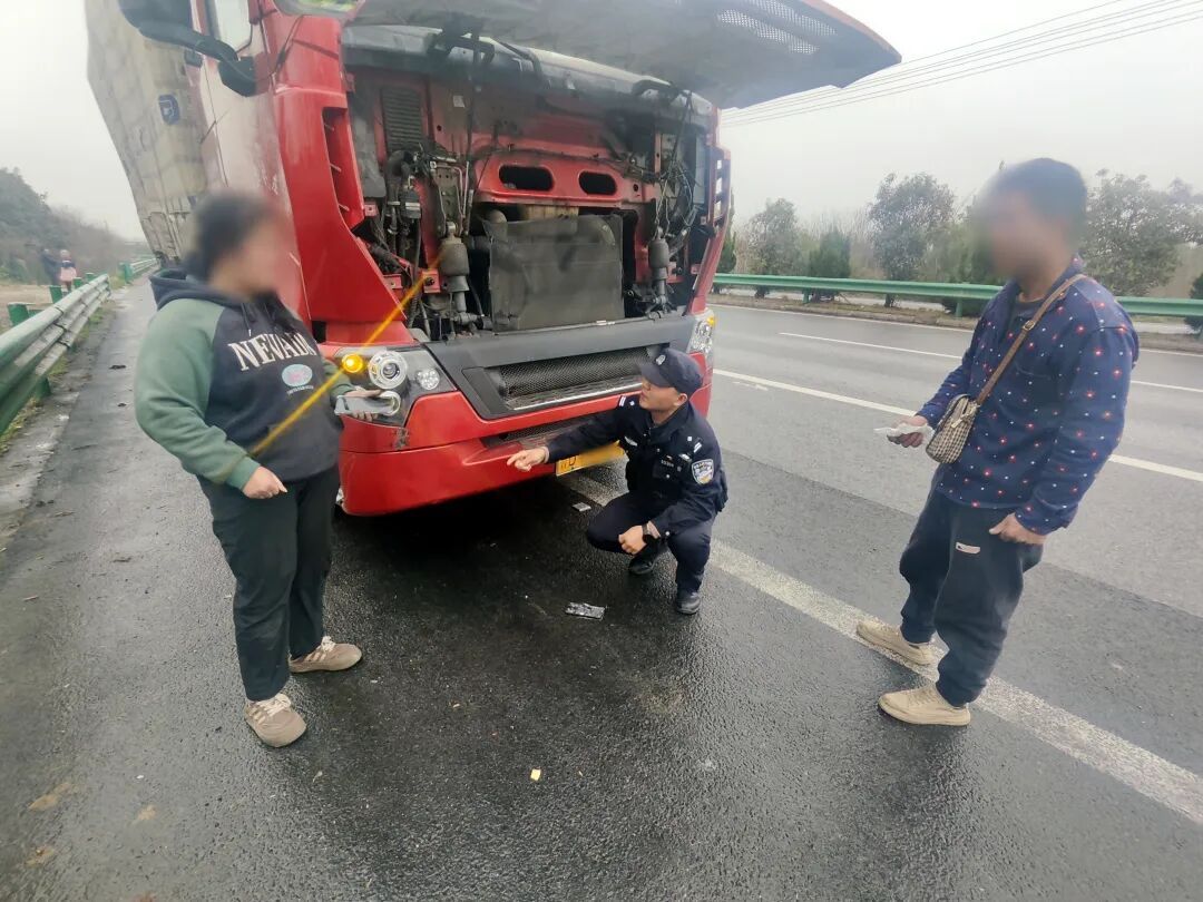 山东女子遭遇诈骗,安徽民警见面劝阻保住115万! 山东女子遭遇诈骗,安徽民警见面劝阻保住115万!