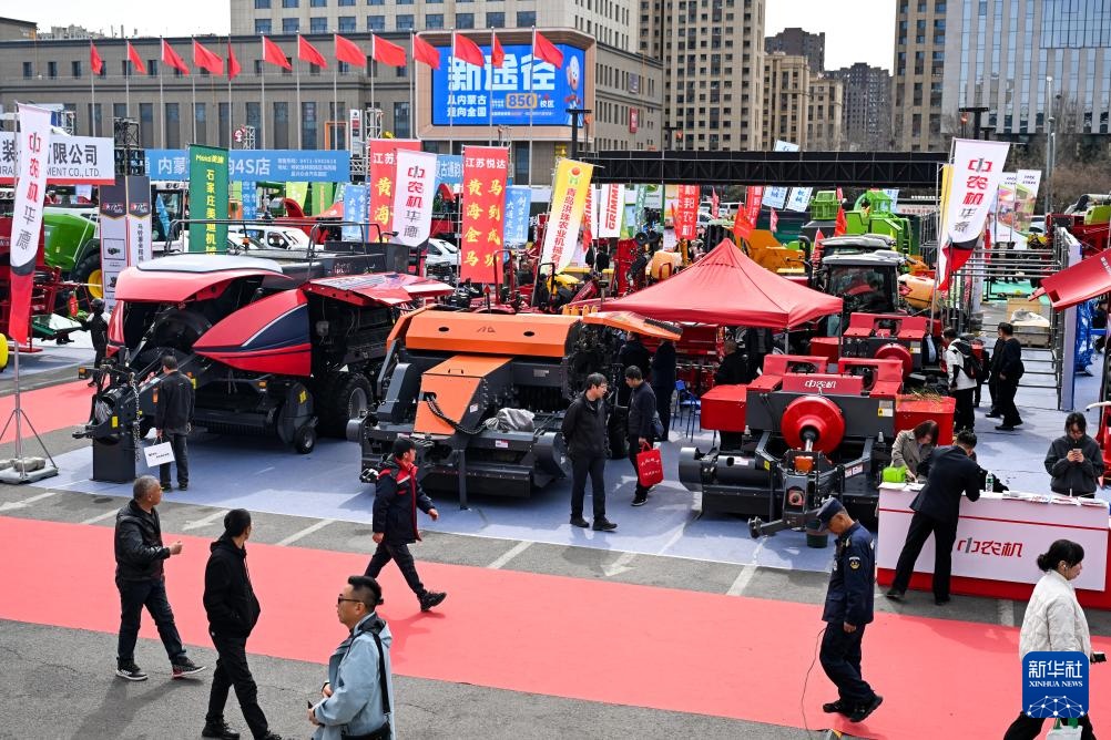 呼和浩特:农博会上人气旺 呼和浩特:农博会上人气旺