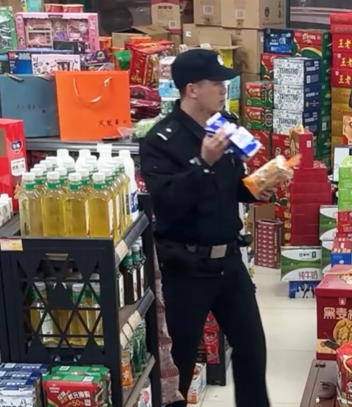 告诉孩子:走丢了怎么办?找警察叔叔(警察叔叔会买吃的) 告诉孩子:走丢了怎么办?找警察叔叔(警察叔叔会买吃的)