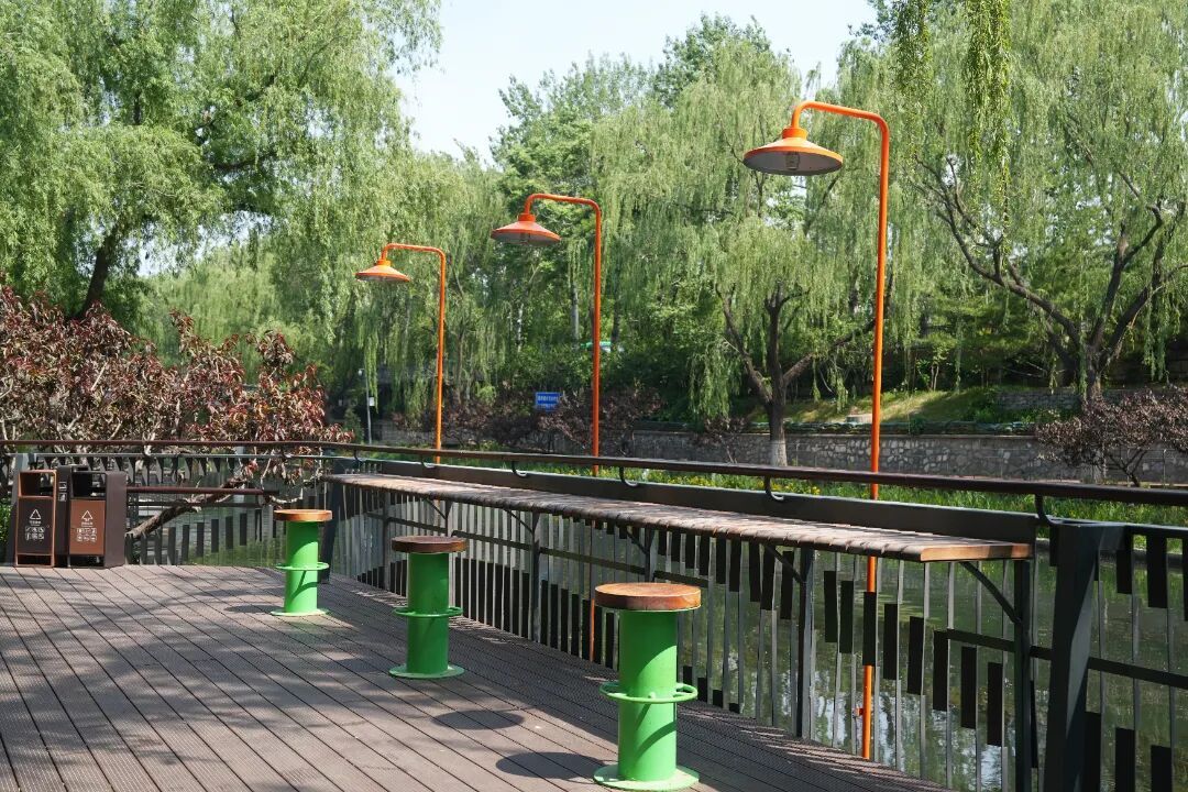 北京胡同里,悄悄多了些“新东西”?电箱穿新衣、路灯有“翅膀”…… 北京胡同里,悄悄多了些“新东西”?电箱穿新衣、路灯有“翅膀”……