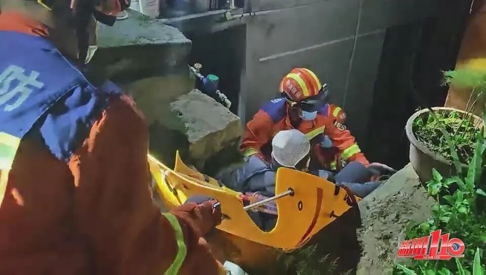 从约3米深边坡滑落!福州一男子头部受伤无法动弹 从约3米深边坡滑落!福州一男子头部受伤无法动弹