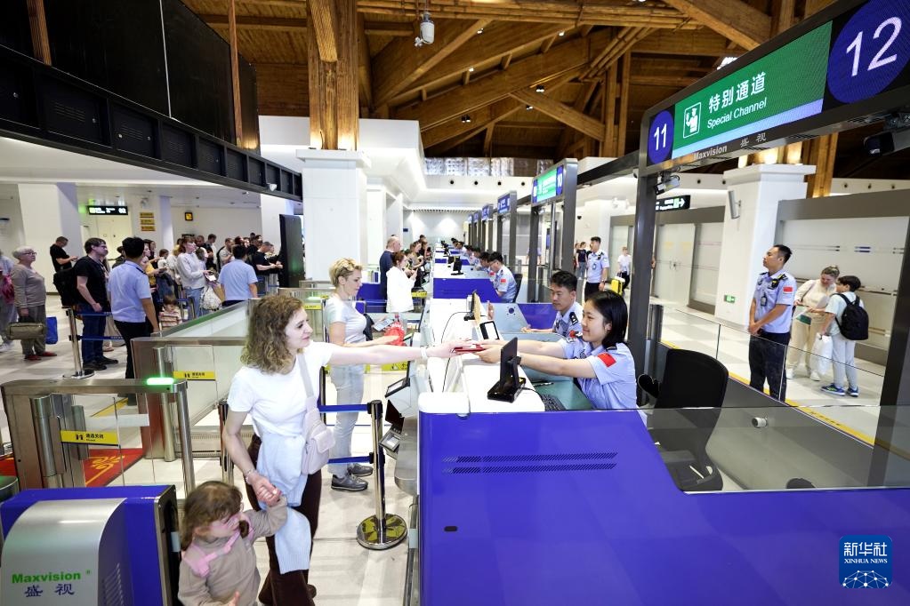 海南自贸港封关百日 免签入境外籍旅客同比增长54% 海南自贸港封关百日 免签入境外籍旅客同比增长54%