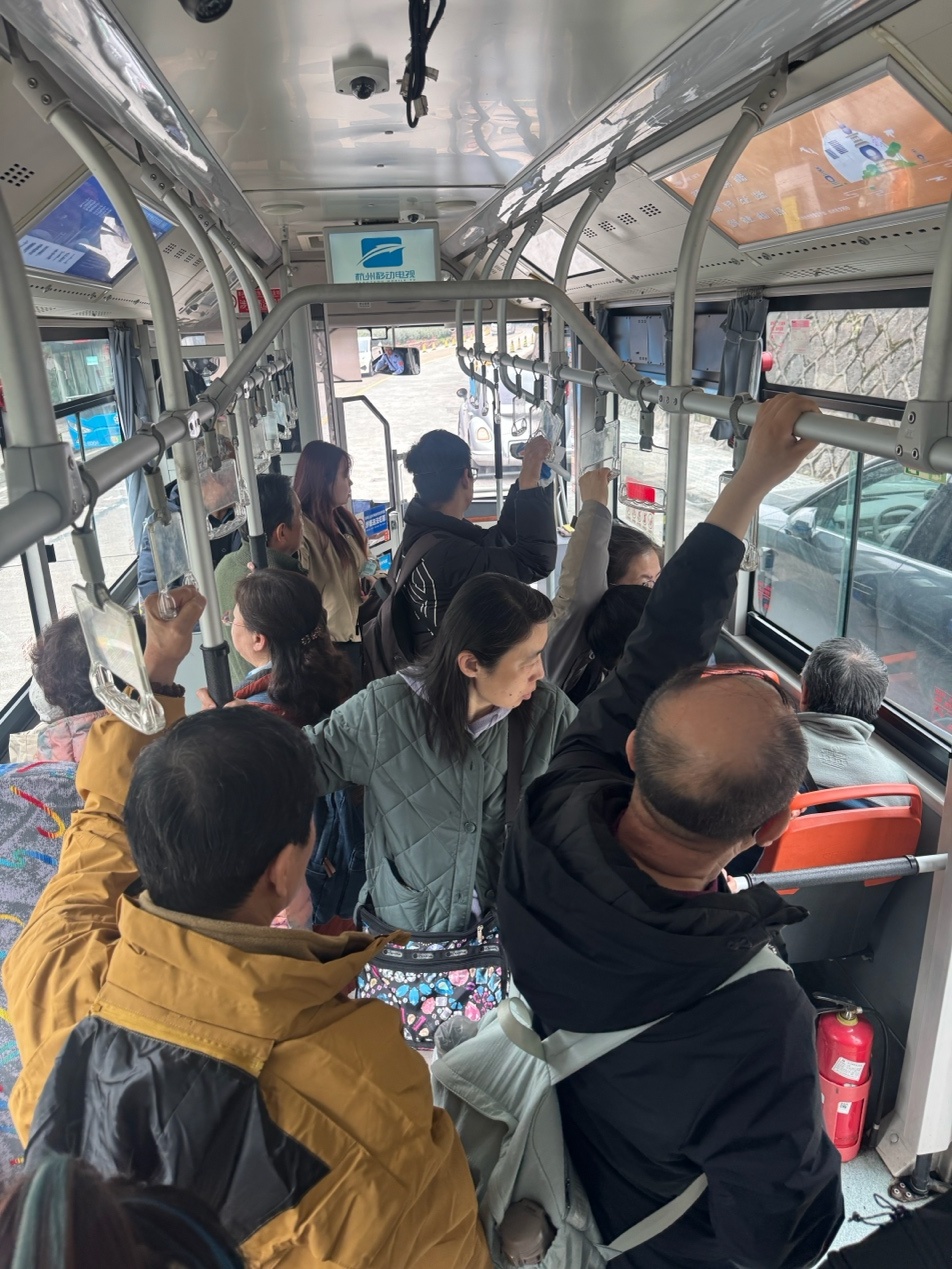 “到上天竺求男友的,我有个儿子!”杭州公交司机逗得全网爆笑 “到上天竺求男友的,我有个儿子!”杭州公交司机逗得全网爆笑