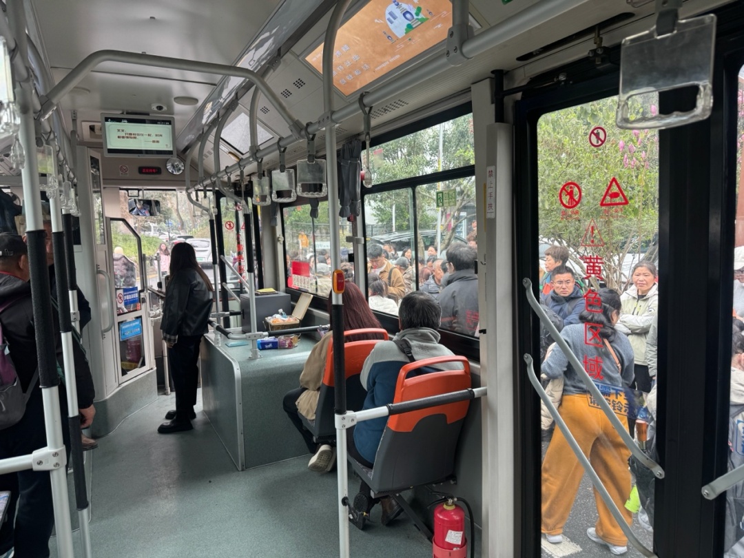 “到上天竺求男友的,我有个儿子!”杭州公交司机逗得全网爆笑 “到上天竺求男友的,我有个儿子!”杭州公交司机逗得全网爆笑