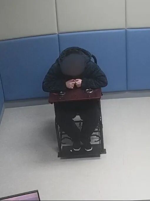 清晨时分鬼鬼祟祟!三男子车内吸食“笑气”被抓现行 清晨时分鬼鬼祟祟!三男子车内吸食“笑气”被抓现行