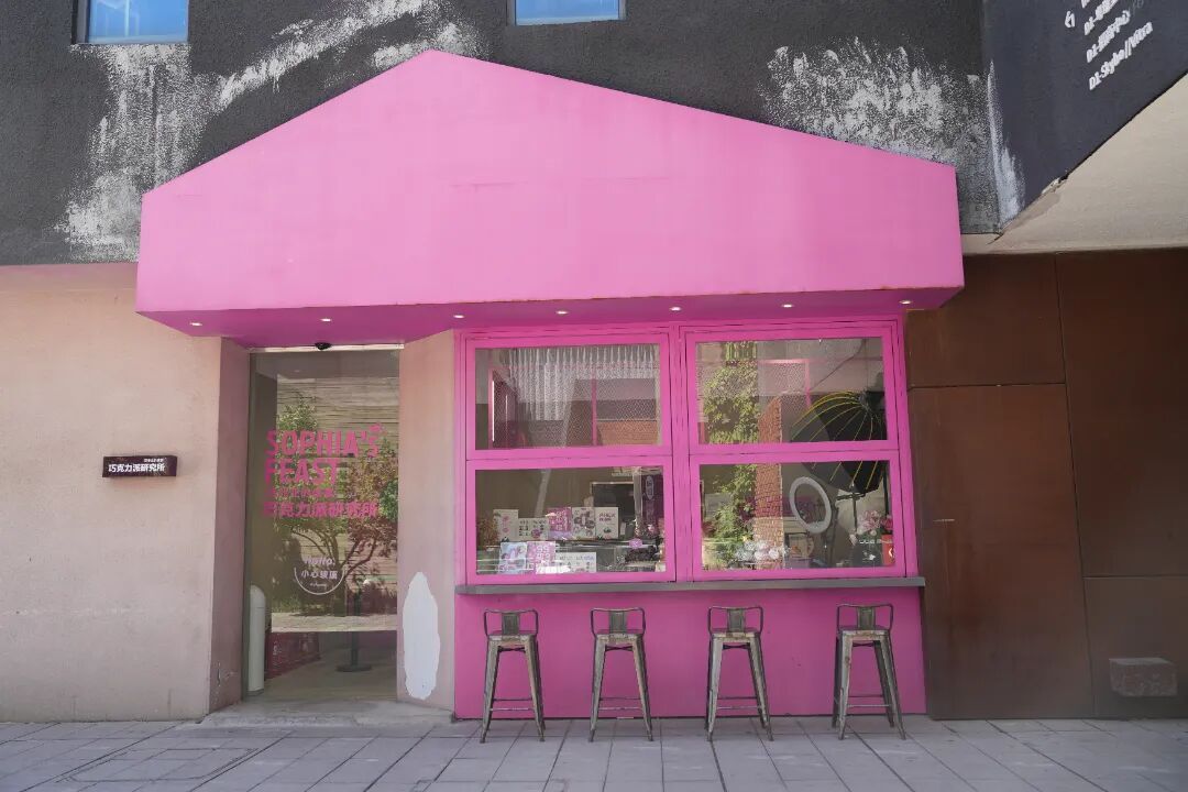 北京胡同里,悄悄多了些“新东西”?电箱穿新衣、路灯有“翅膀”…… 北京胡同里,悄悄多了些“新东西”?电箱穿新衣、路灯有“翅膀”……