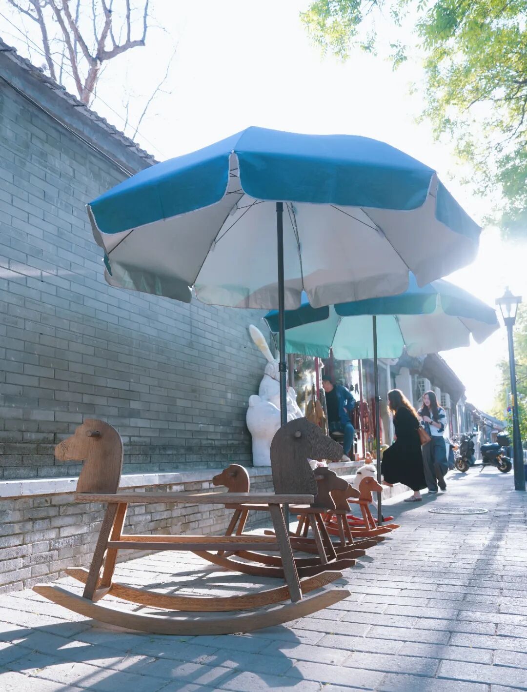 北京胡同里,悄悄多了些“新东西”?电箱穿新衣、路灯有“翅膀”…… 北京胡同里,悄悄多了些“新东西”?电箱穿新衣、路灯有“翅膀”……