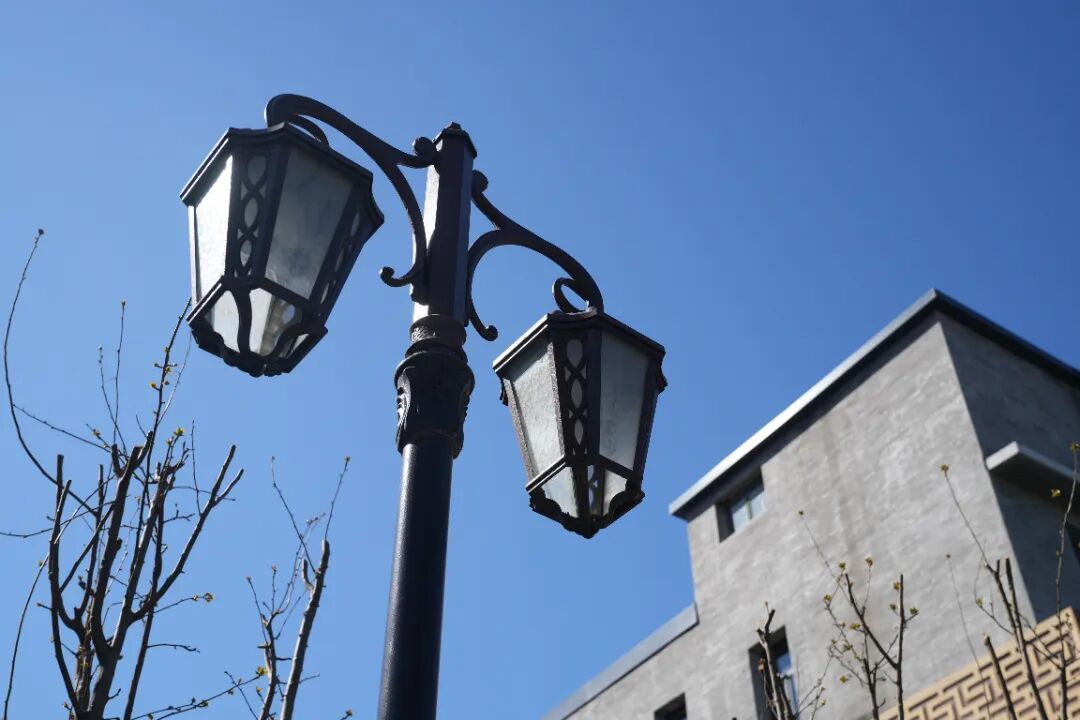 北京胡同里,悄悄多了些“新东西”?电箱穿新衣、路灯有“翅膀”…… 北京胡同里,悄悄多了些“新东西”?电箱穿新衣、路灯有“翅膀”……