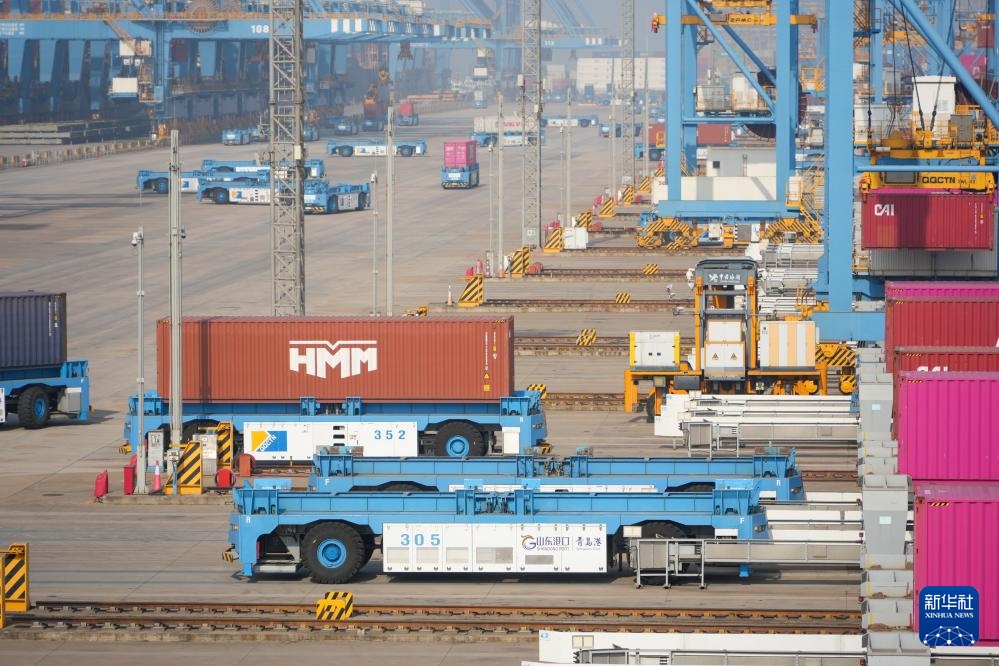 直击青岛港全自动化集装箱码头 直击青岛港全自动化集装箱码头
