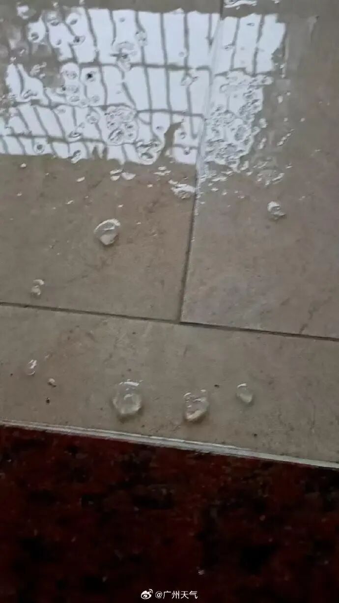 广州花都下冰雹了!部分区正在发布雷雨大风冰雹等预警信号 广州花都下冰雹了!部分区正在发布雷雨大风冰雹等预警信号