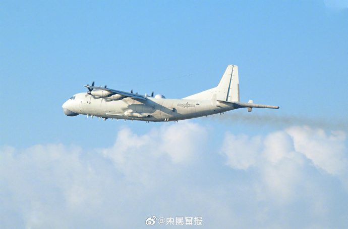 收藏!蓝天白云和战机太适配了 收藏!蓝天白云和战机太适配了