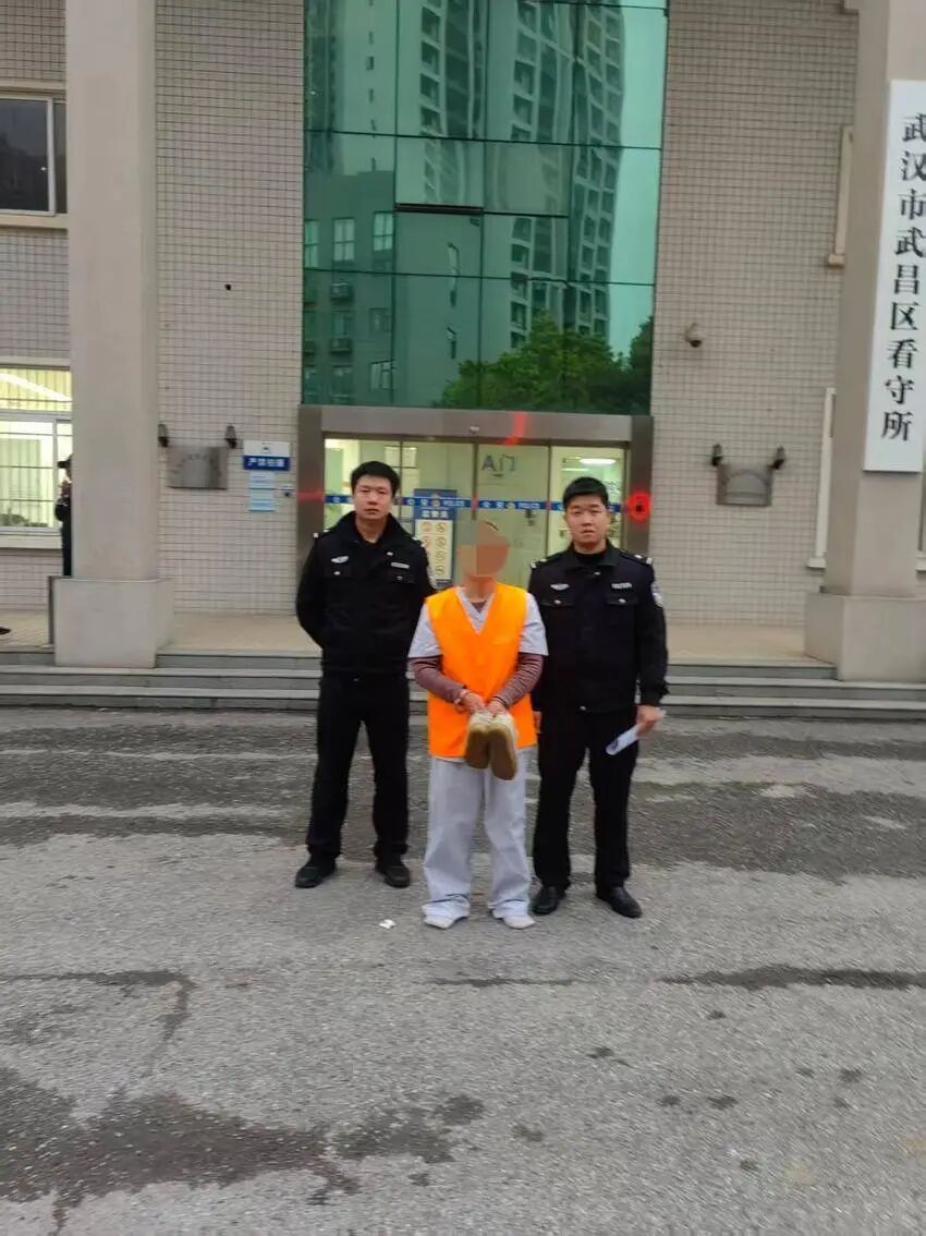 监控里白砂糖大小的手机 被他们找回了 监控里白砂糖大小的手机 被他们找回了