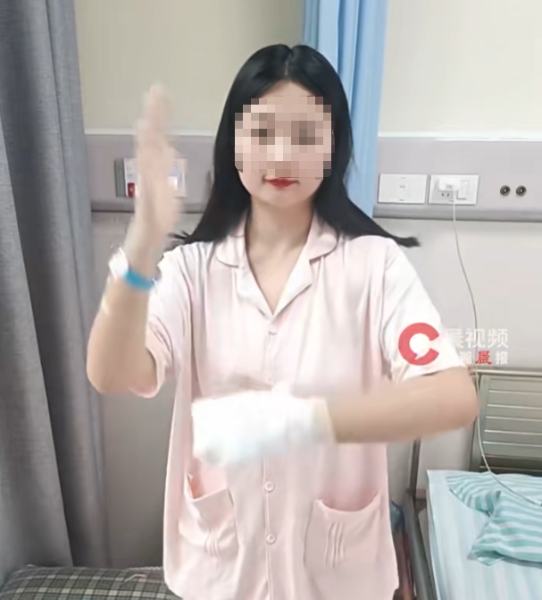 机械“咬”手，女子右手三指不保！危险瞬间往往藏在最熟悉的环节中