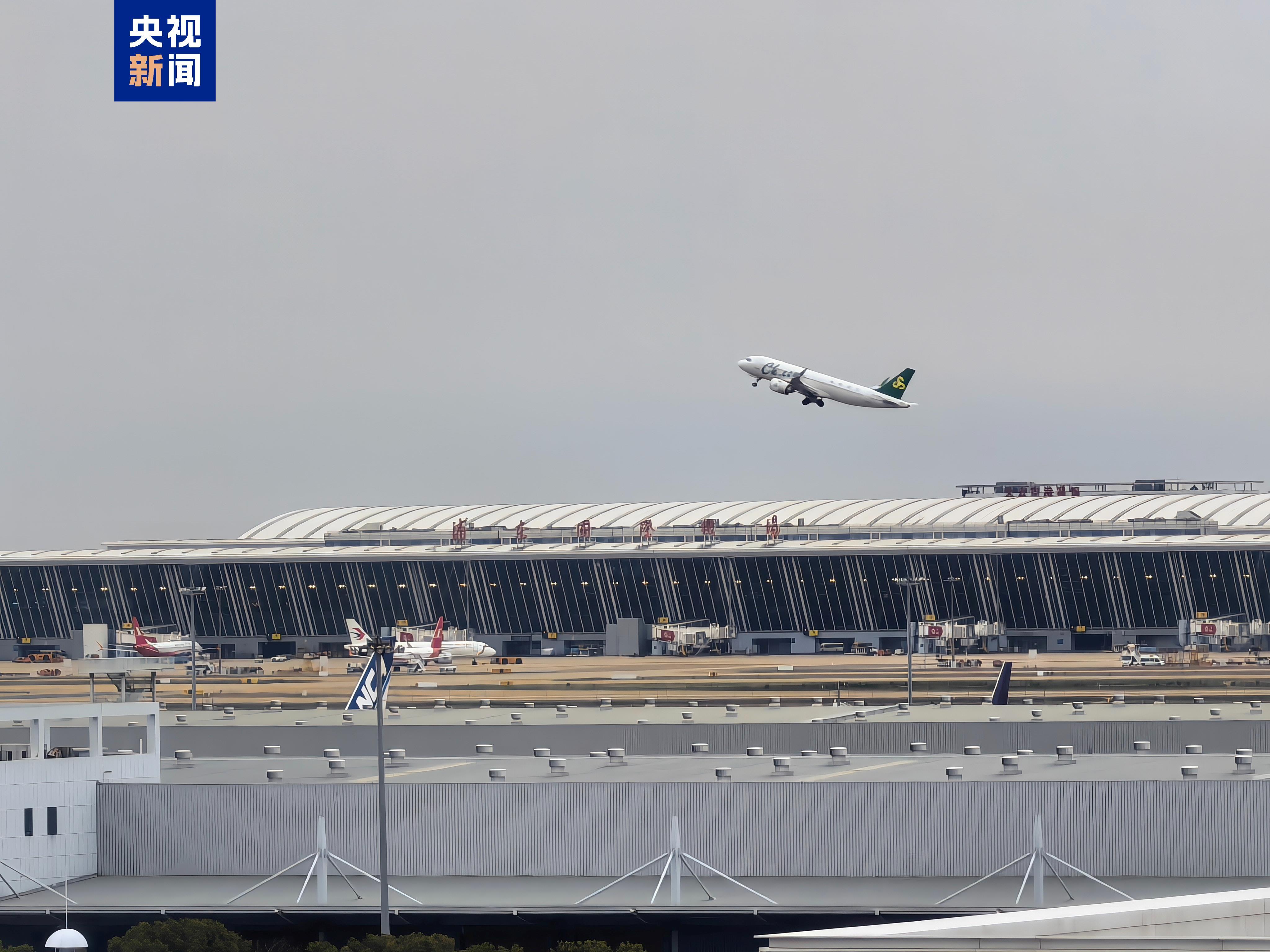 上海口岸今年出入境人员数量突破1000万人次 上海口岸今年出入境人员数量突破1000万人次