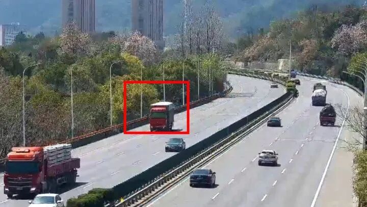 男子不听医生劝告，一小时后在高速上突发心梗