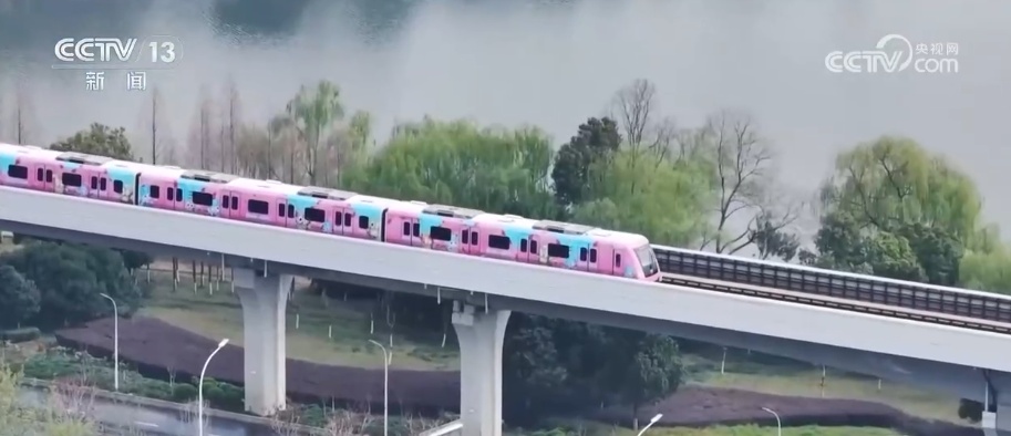 春景如画引客来 “开往春天的列车”一路繁花一路景 春景如画引客来 “开往春天的列车”一路繁花一路景