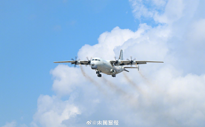 收藏!蓝天白云和战机太适配了 收藏!蓝天白云和战机太适配了