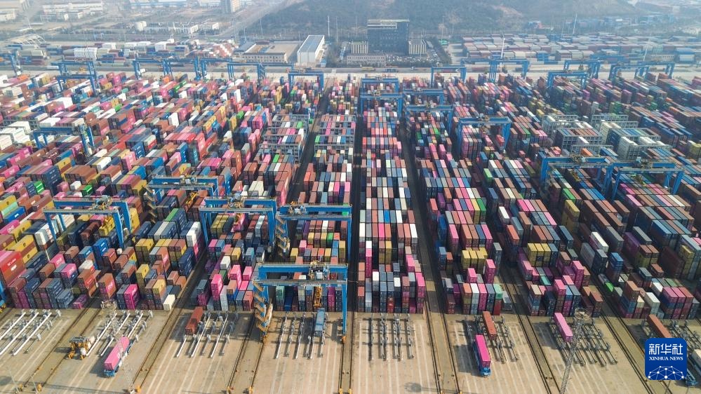 直击青岛港全自动化集装箱码头 直击青岛港全自动化集装箱码头