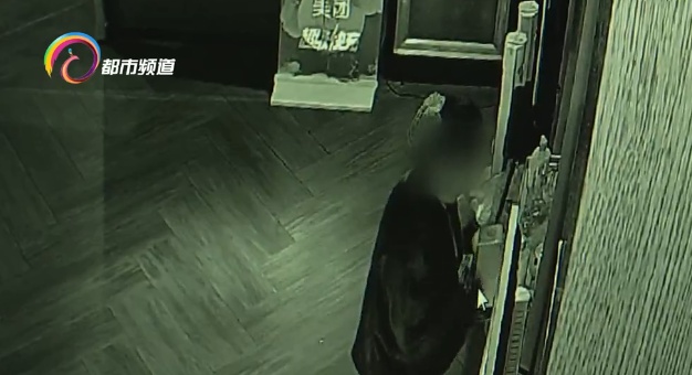 吃顿饭的工夫“鬼迷心窍”了 女子顺走酒店两瓶茅台