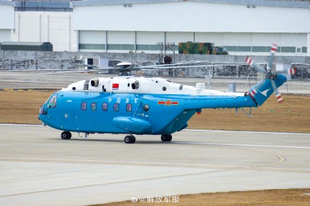 升空！看舰载直升机接续起飞