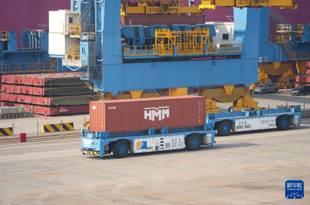 直击青岛港全自动化集装箱码头 直击青岛港全自动化集装箱码头