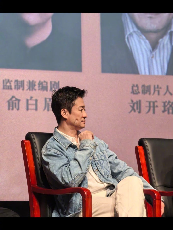 吴京戳脸，“一按一个坑”，被网友提醒注意身体，本人回应