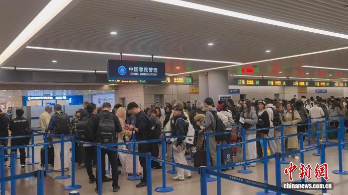 今年前三个月上海口岸出入境人员数量突破1000万人次