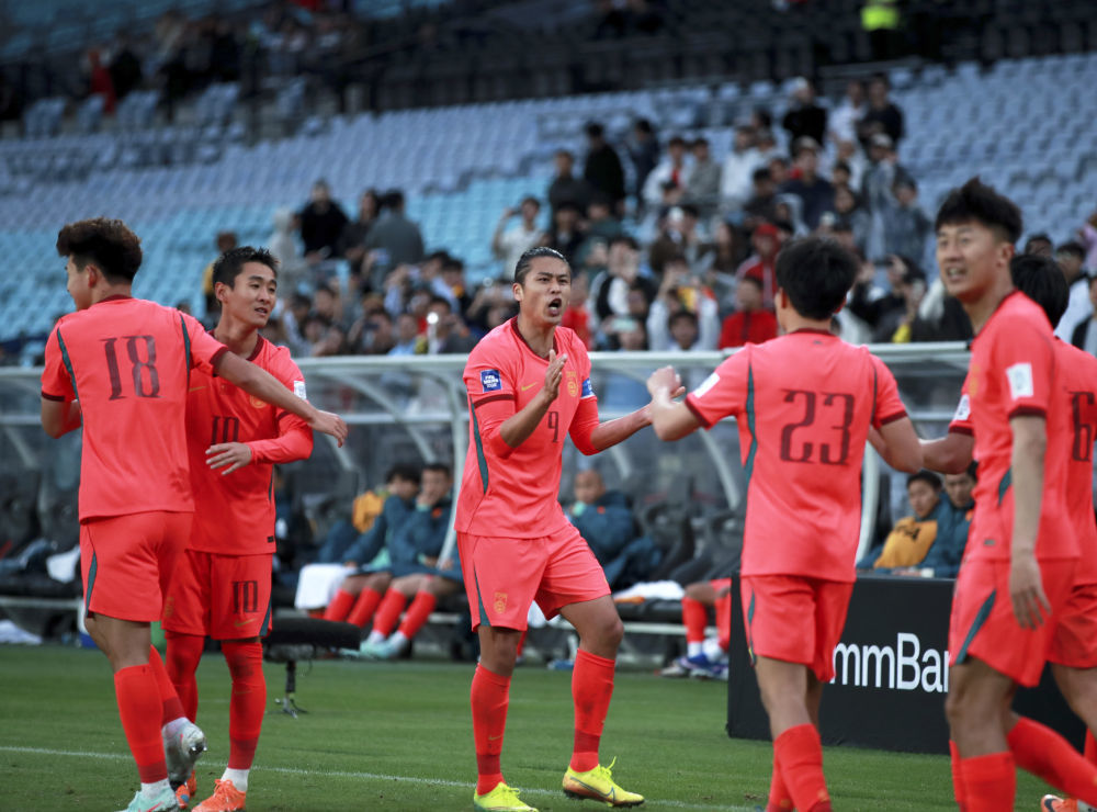 国足主帅邵佳一:击败库拉索收获自信 中国队仍需精进 国足主帅邵佳一:击败库拉索收获自信 中国队仍需精进