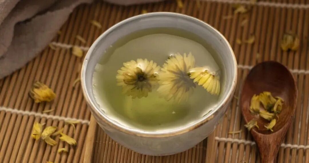 春燥便秘不用药！3款“清肠疏肝茶”，喝着喝着就通畅