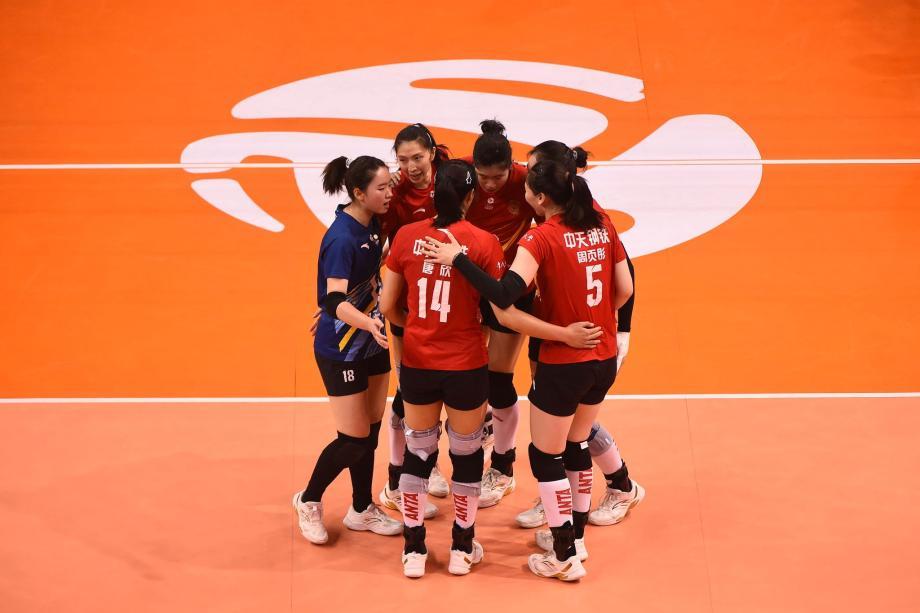 排超女排决赛：江苏女排3-0上海女排 总比分1-0领先