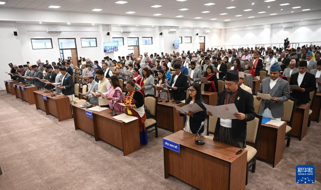 尼泊尔新一届众议院议员宣誓就职