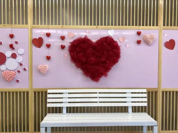 上海首个森林公园里的婚姻登记点启用，多对新人从市区赶来这里领证