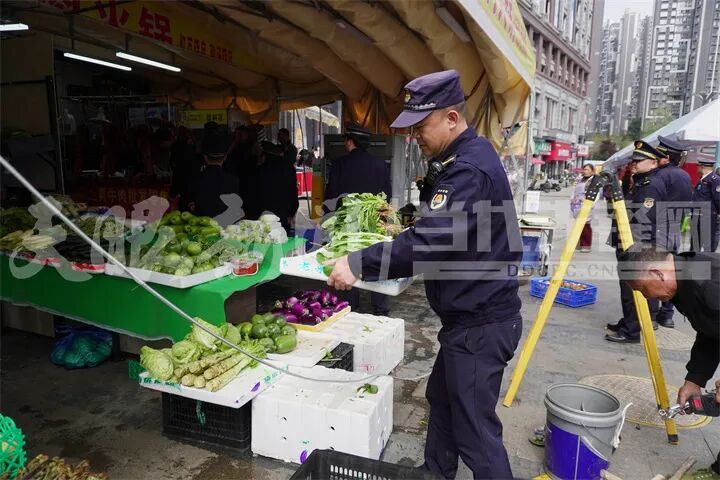 “你拆我摆”？贵阳这家牛肉粉店反复占道，相关部门：定人定岗实施常态化管控