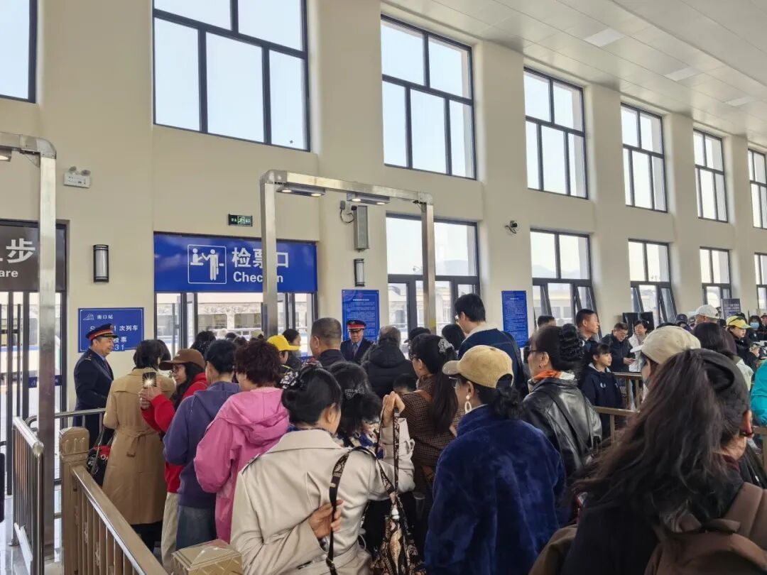 开往春天的列车，加车！最新列车时刻表→