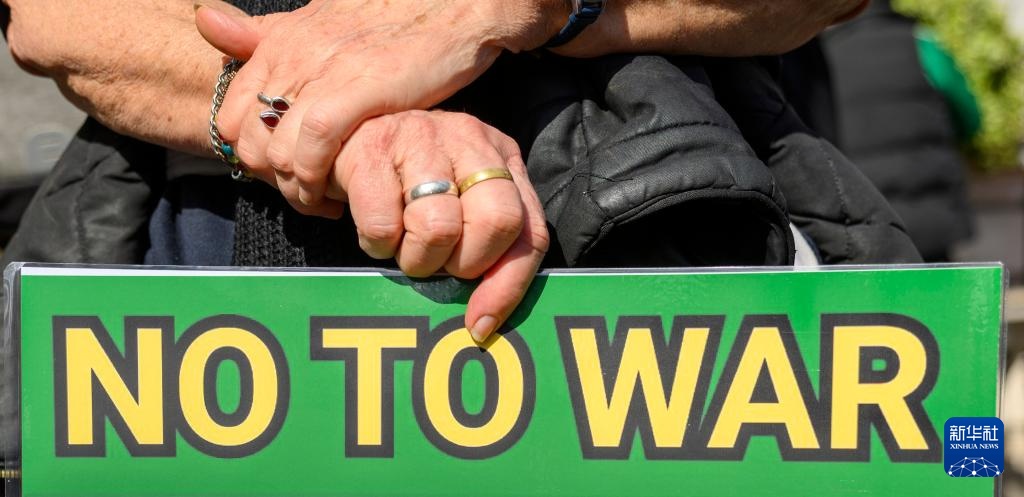 英国民众抗议美以军事行动