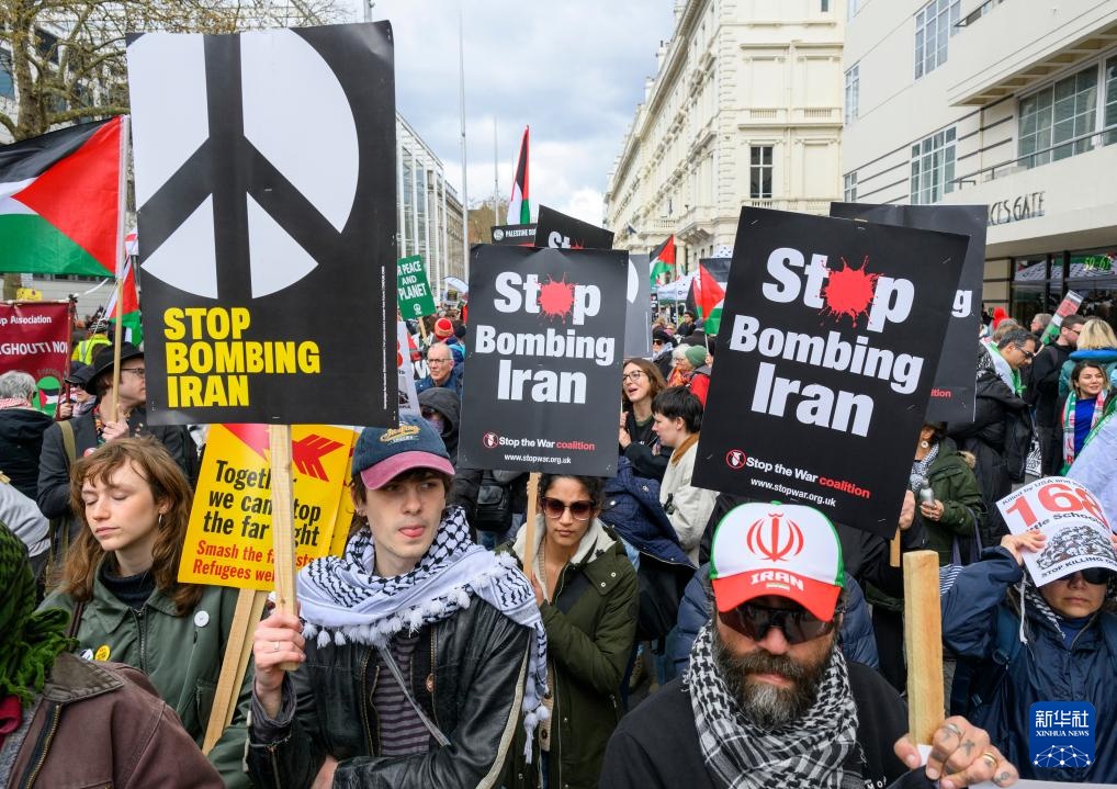 英国民众抗议美以军事行动