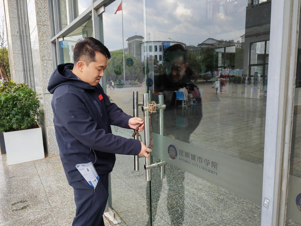 下午4:30锁教学楼? 校长：专治“脆皮大学生”